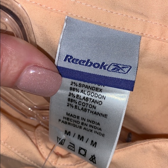 Sleeveless Woven Button down fitted Shirt - Picture 2 of 3